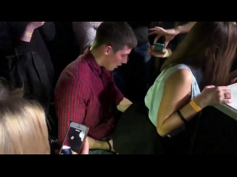 ❤️ Sexo real nunha discoteca rusa. Moza rusa de 18 anos no ano e na vaxina follada nunha discoteca ❤️❌ Vídeo de puta na pornografía gl.xxxifuck.ru ❤